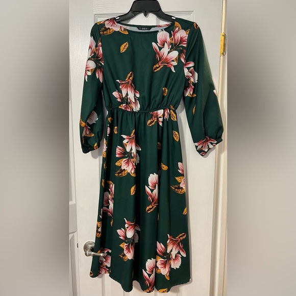 SHEIN Women’s Green Floral Dress - Picture 2 of 7